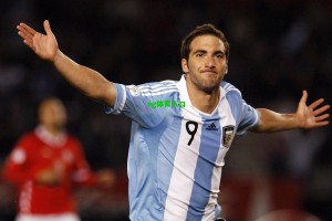 詹姆斯与哈登分获NBA月最佳球员殊荣 欧文遗憾落选引发热议