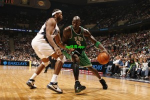 争议哨声划破夜空 阿隆索质疑VAR缺席 罗德里戈禁区内倒地未获回放审查引震动