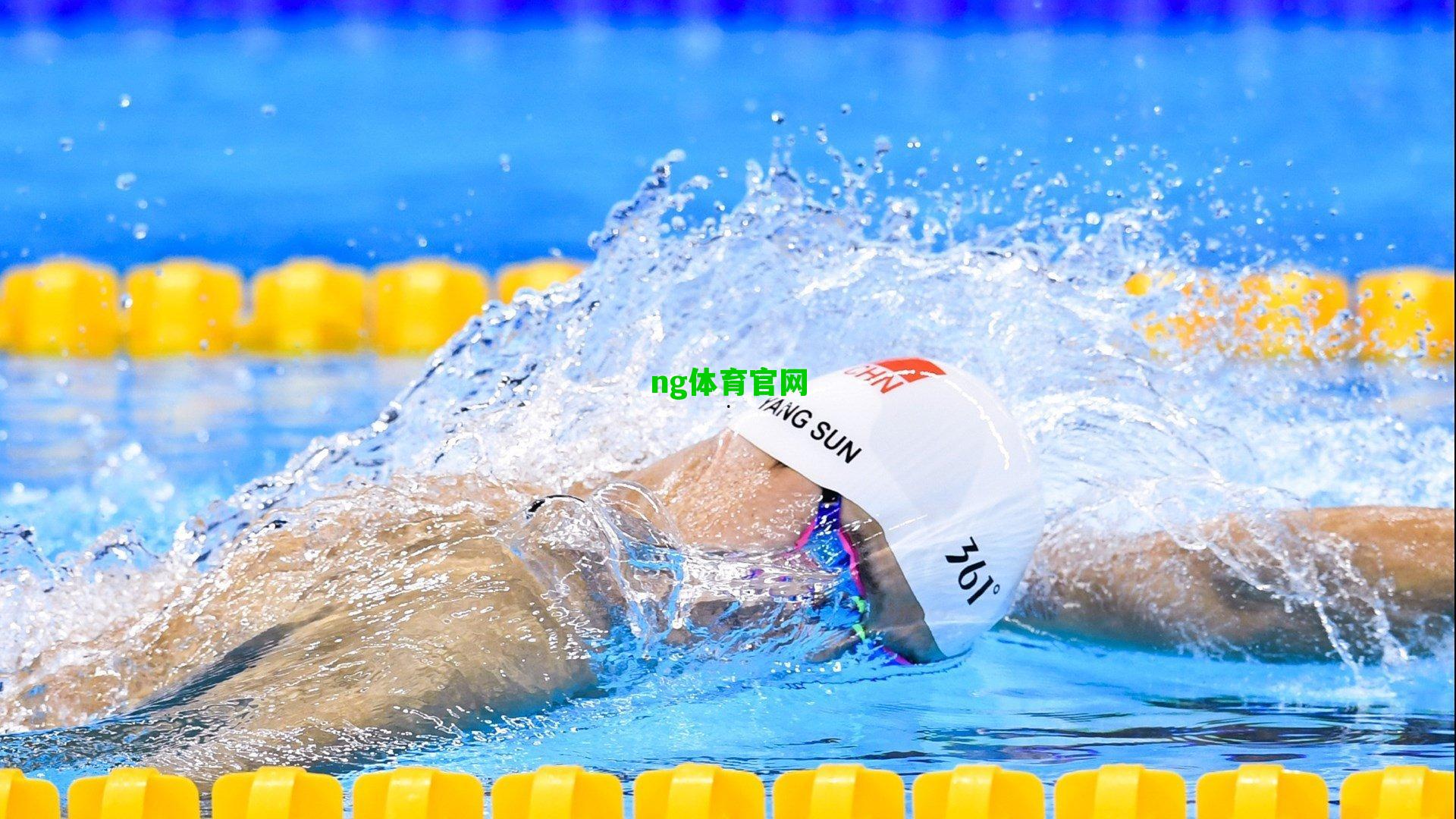 泰特拼抢落地手腕意外扭伤 短暂坚持后离场接受紧急治疗