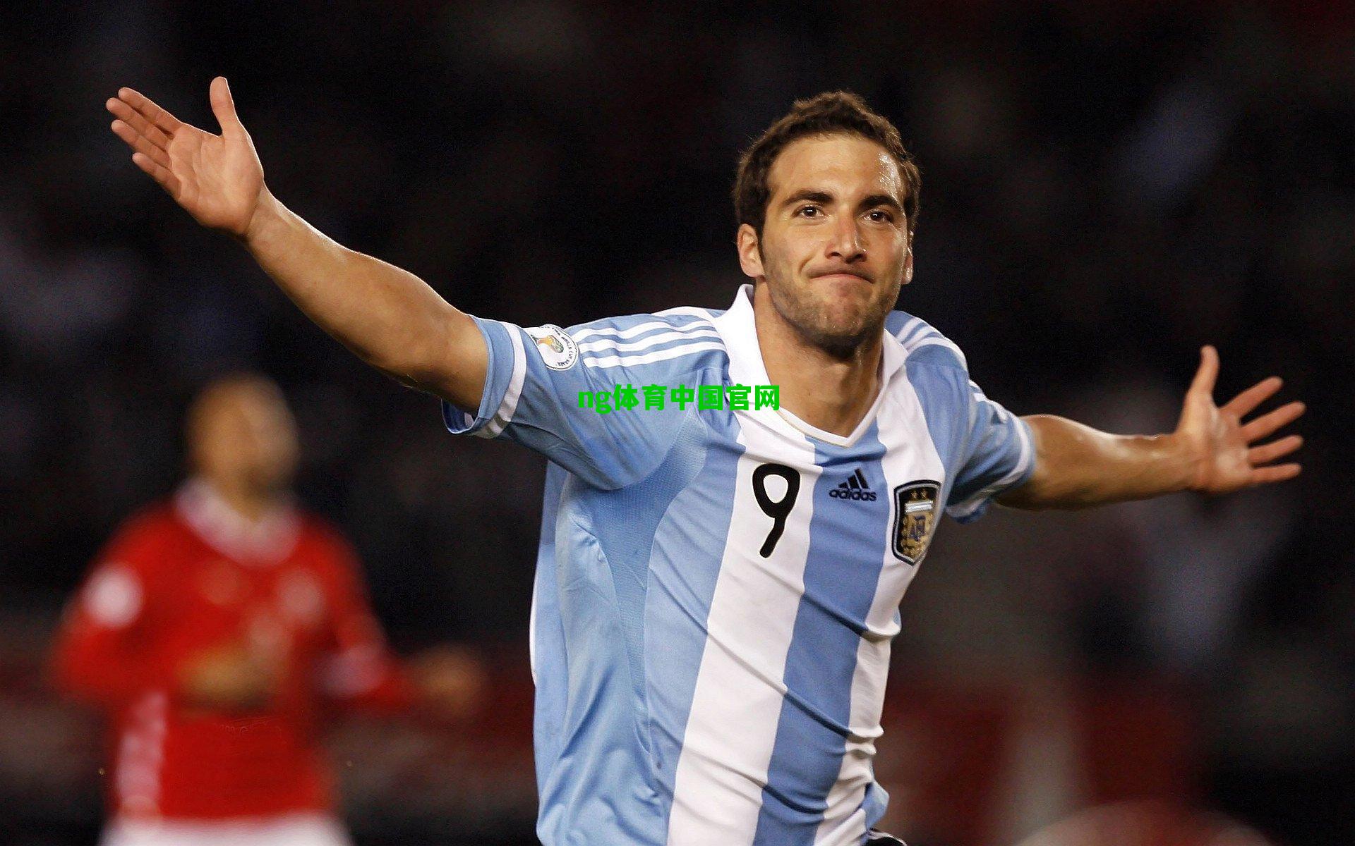 湖人锁定未来之星，签约23年15号秀引发联盟震动，莫兰特库明加交易流言再起，詹姆斯场外投资利物浦获利丰厚